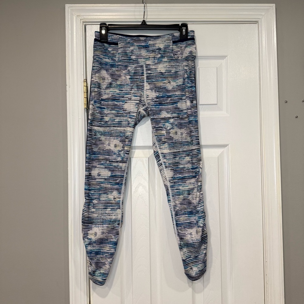 Lululemon Real Quick Tight Blurry Belle Multi Hero Blue Patterned Size 6 Womens